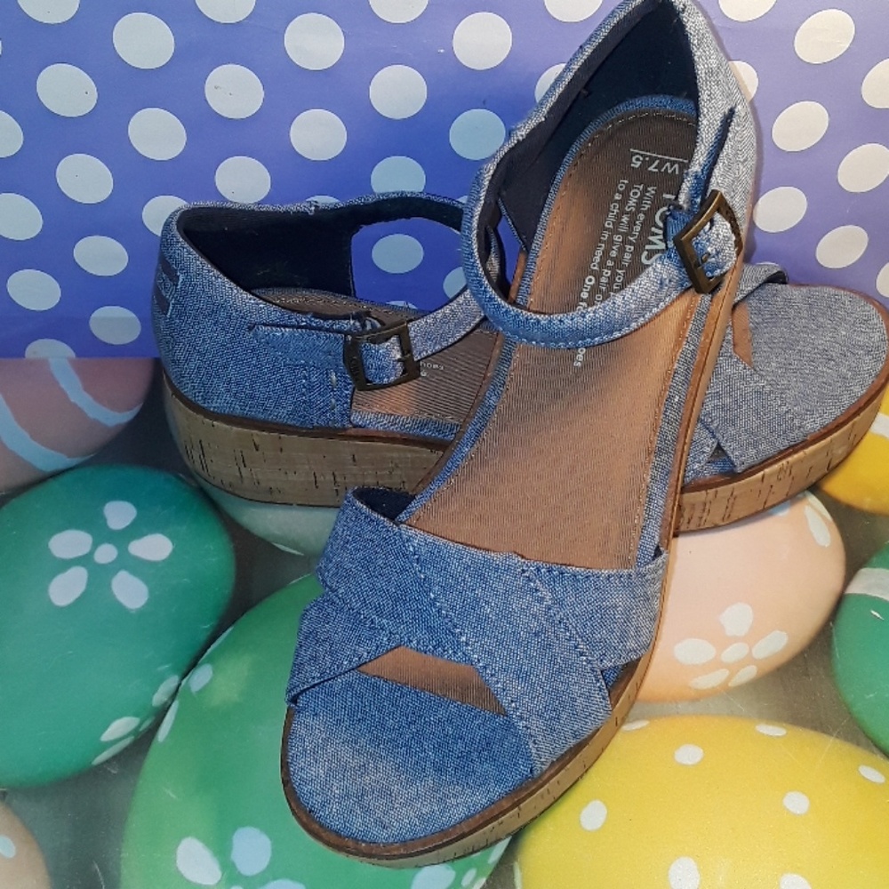 Beautiful TOMS platform wedge sandals 7.5